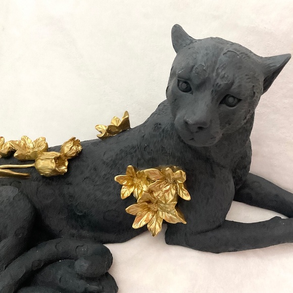 Black Resin Leopard Sculpture/Statue With Gold Roses and Flowers - Picture 13 of 16